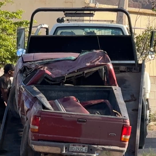 Muere Conductor Tras Volcar Camioneta con Reporte de Robo en Ensenada: Detienen a Copiloto